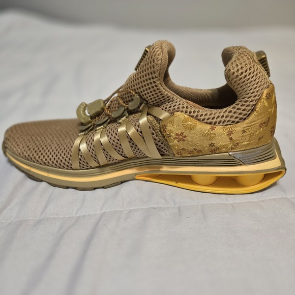 Nike Womens Shox Gravity Metallic Gold Sneaker AQ8554-700 Size 8 - Picture 2 of 6